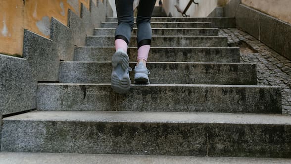 Soy médico y hacer este ejercicio de solo 2 minutos al día puede aumentar tu longevidad