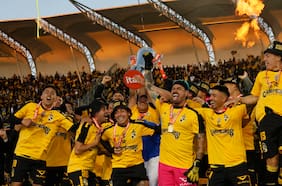 Más balones, nueve suplentes y un claro guiño a la U: las novedades que traen las bases de la Liga de Primera 2026