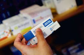 Los riesgos de desechar incorrectamente los medicamentos vencidos