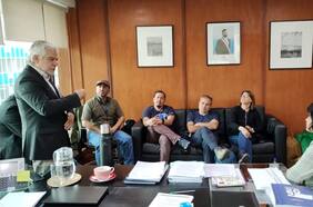 Funcionarios del Ministerio de las Culturas se toman oficina de ministra Arredondo