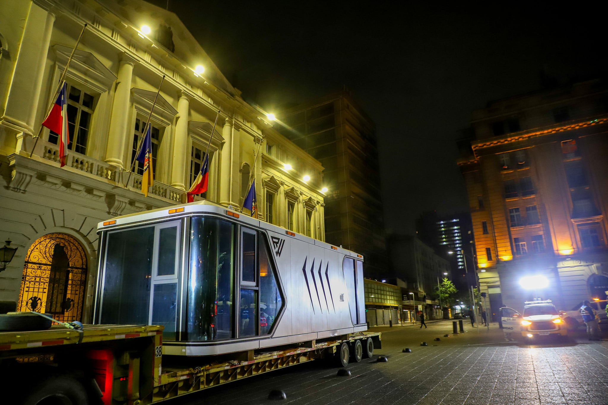 Municipalidad de Santiago instala módulo de seguridad en Plaza de Armas que estará operativo las 24 horas del día durante todo el año