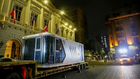 Municipalidad de Santiago instala módulo de seguridad en Plaza de Armas que estará operativo las 24 horas del día durante todo el año