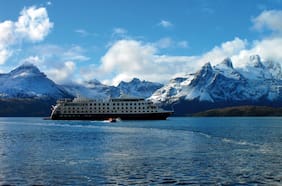 Por qué Estados Unidos y China se están “agolpando” en un puerto de Chile