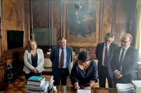 Pacto fiscal: Hacienda y DC firman protocolo que apunta a que alza de impuestos se enfocará en rentas superiores a $4.500.000