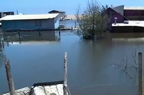 Año Nuevo poco feliz: el drama de las viviendas bajo el agua de Laguna Verde producto de las marejadas