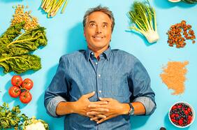 Tiene 63 años, creó el término zonas azules y estudia personas de 100 años hace 20 años: esto es lo que come