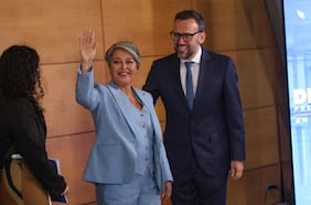 Jara emplaza a Kaiser tras propuesta sobre plebiscito por dictadura: “La justicia no puede ser usada para hacer campaña electoral”