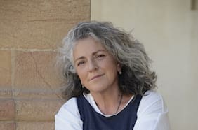 Inma Pelegrín, escritora española: “He querido contar que las personas somos capaces de lo mejor y lo peor”