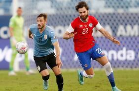 El DT de Blaclkburn, Tony Mowbray, apunta a la Roja: “Brereton se lesionó tras su largo viaje a Chile”