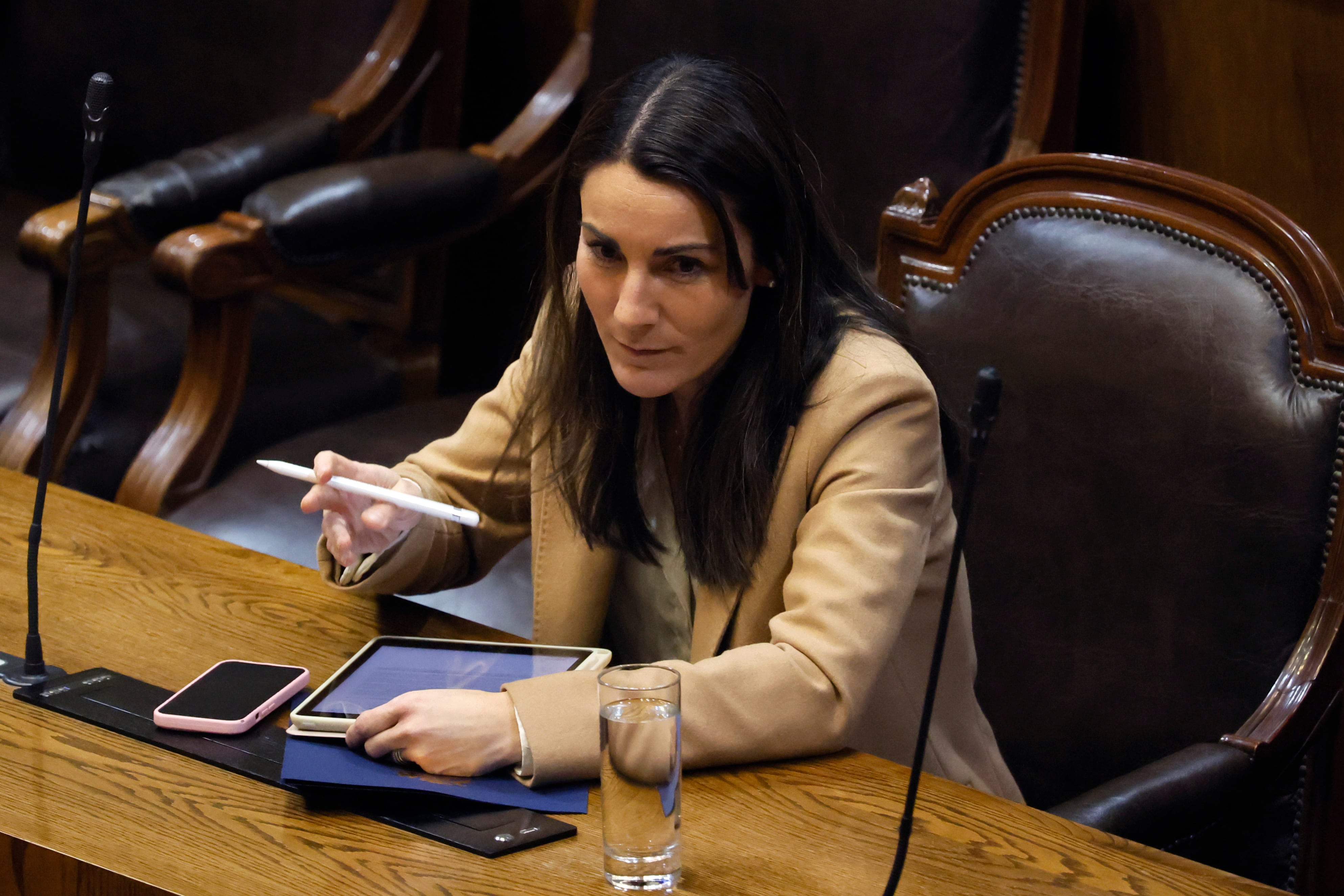 Ministra Arzola defiende revisión de mochilas en proyecto de Escuelas Protegidas: "Es una necesidad y hay que hacerle frente"