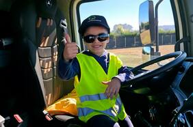 Niño soñaba con ser recolector de basura en Los Ángeles: cumplieron su sueño por un día