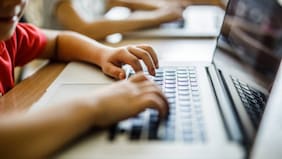 Estudio de Defensoría de la Niñez: contacto de niños, niñas y adolescentes con desconocidos en internet pasó de 19% a 42%