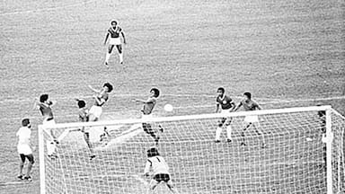 Cuando Elías Figueroa pasó a ser Dios en Brasil: los 50 años del Gol Iluminado