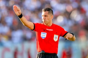 Moneda de dos caras: el singular sorteo de Cristián Garay que llena de burlas a Chile