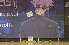Convierten publicidad de Jujutsu Kaisen en altar a Gojo Satoru en el Metro de Santiago