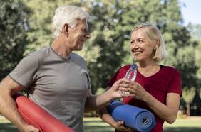 Qué es “la caminata del gorila”, el ejercicio que puede ayudarte a estar en forma si tienes más de 50 años