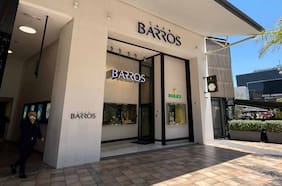 Empresa de relojes que usaba Napoléon pide a la firma chilena Casa Barros dejar de usar su marca Leroy