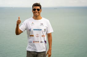 Sebastián González, el nadador chileno que va por el cruce de Hawái: “La principal dificultad son los tiburones”
