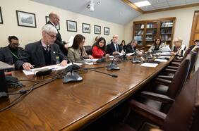 “Imposible”: Servel cierra la puerta a cambios en el padrón, pero La Moneda insiste en restringir voto de migrantes