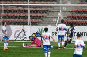 El golazo de Vidangossy que dejó muda a la UC