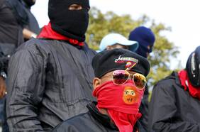 Qué son los colectivos chavistas acusados de intimidar y atacar a votantes y manifestantes en Venezuela