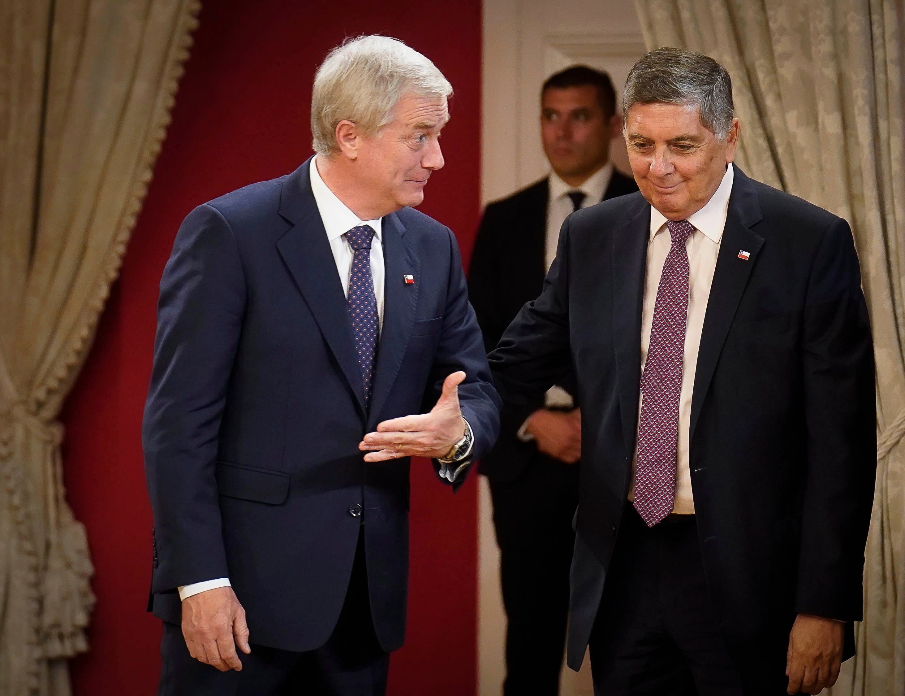 Supraministro en La Moneda: el diseño que evalúa el gobierno para la fusión de ministerios