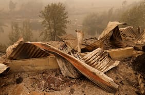 Incendio destruye poblado de Klamath River en el norte de California, Estados Unidos