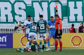 La UC padece su visita a Valparaíso: termina con 9 y pierde ante Wanderers en la última jugada
