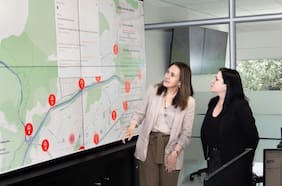 Steinert continúa despliegue municipal: se reunió con alcaldes de Peñalolén y Vitacura