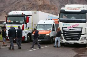 Camioneros del norte se movilizan exigiendo cierre de fronteras y estado de excepción