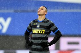 Alexis pierde un penal en una derrota dolorosa para el Inter