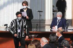 Llegada de exconvencional Achurra como director de la División de Organizaciones Sociales desata críticas en la oposición y oficialismo