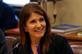 Embajadora Paula Narváez sufre accidente en kayak y es rescatada desde las aguas del río Maullín