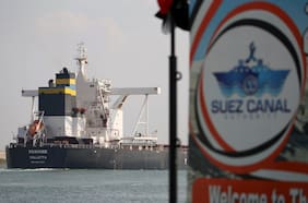 Egipto espera indemnización de mil millones de dólares por bloqueo en Canal de Suez