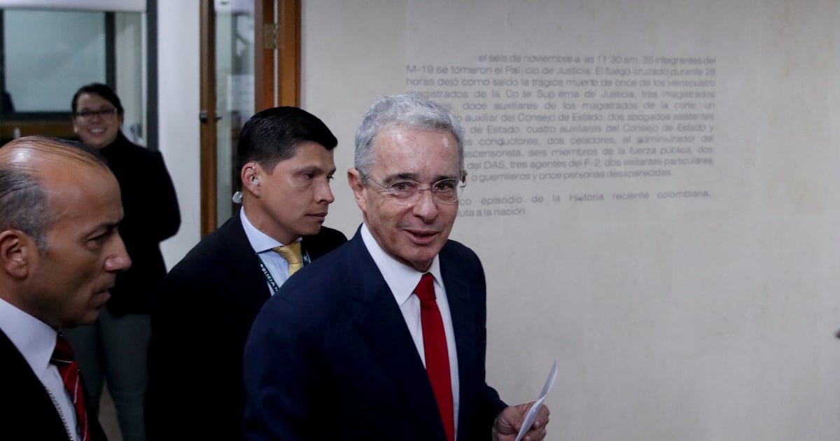 La liberación de Álvaro Uribe: un vuelco judicial que reaviva heridas políticas en Colombia