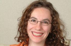 Naomi Novik, autora de Una educación mortal: “Escribo la historia que quiero leer”