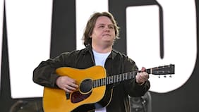 “Lo siento, mi voz se está apagando”: el conmovedor camino de Lewis Capaldi a su debut en Lollapalooza Chile 2026