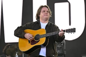 “Lo siento, mi voz se está apagando”: el conmovedor camino de Lewis Capaldi a su debut en Lollapalooza Chile 2026