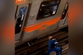 Delincuente se lanzó a las vías del Metro para evitar ser detenido: se escondió bajo un vagón