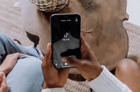 TikTok alimenta a los adolescentes con una dieta de oscuridad