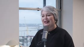 Jara embiste contra Kast desde Montevideo: “Nos quedamos cortos en los temores que podían haber de un gobierno de ultraderecha”