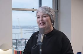 Jara embiste contra Kast desde Montevideo: “Nos quedamos cortos en los temores que podían haber de un gobierno de ultraderecha”