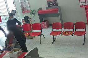 Guardia frustra asalto en sucursal de correos en Ñuñoa: sujetos fueron detenidos por Carabineros