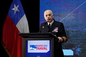 Sin llamado al orden: gobierno destaca relación con almirante De la Maza y asegura que las FF.AA. “conocen su rol no deliberante”