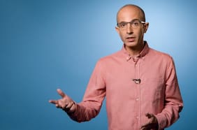 Yuval Noah Harari: “La Inteligencia Artificial permite una vigilancia total, que acabe con cualquier libertad”