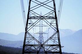 Se agudiza relación entre transmisoras eléctricas y gobierno por saldos pendientes