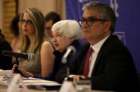 Encuentro con empresas relacionadas a la transición energética marca primera actividad de Janet Yellen en Chile