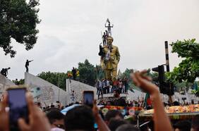 Qué está pasando en Bangladesh y por qué escapó la primera ministra