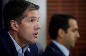 Se mantiene el sueldo de Clark: la junta de accionistas de Azul Azul fija dieta a los directores