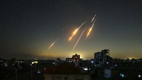 Irán lanza una oleada de ataques con misiles contra Israel y el Golfo en respuesta a los ataques de Estados Unidos e Israel